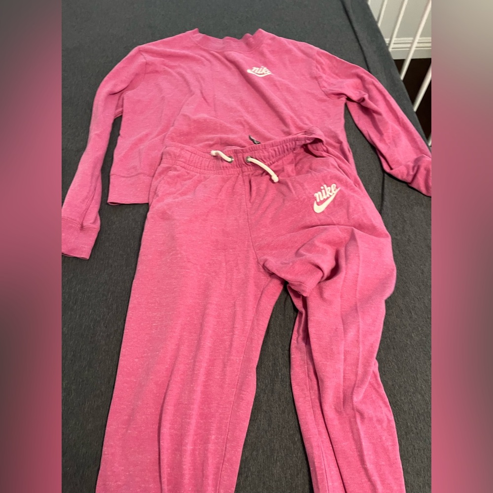 Nike lightweight sweatpants and sweatshirt set + free sand cloud  kitchen mitts